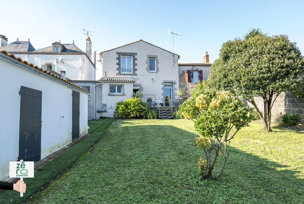 Maison de Village à vendre à St Etienne du Bois 