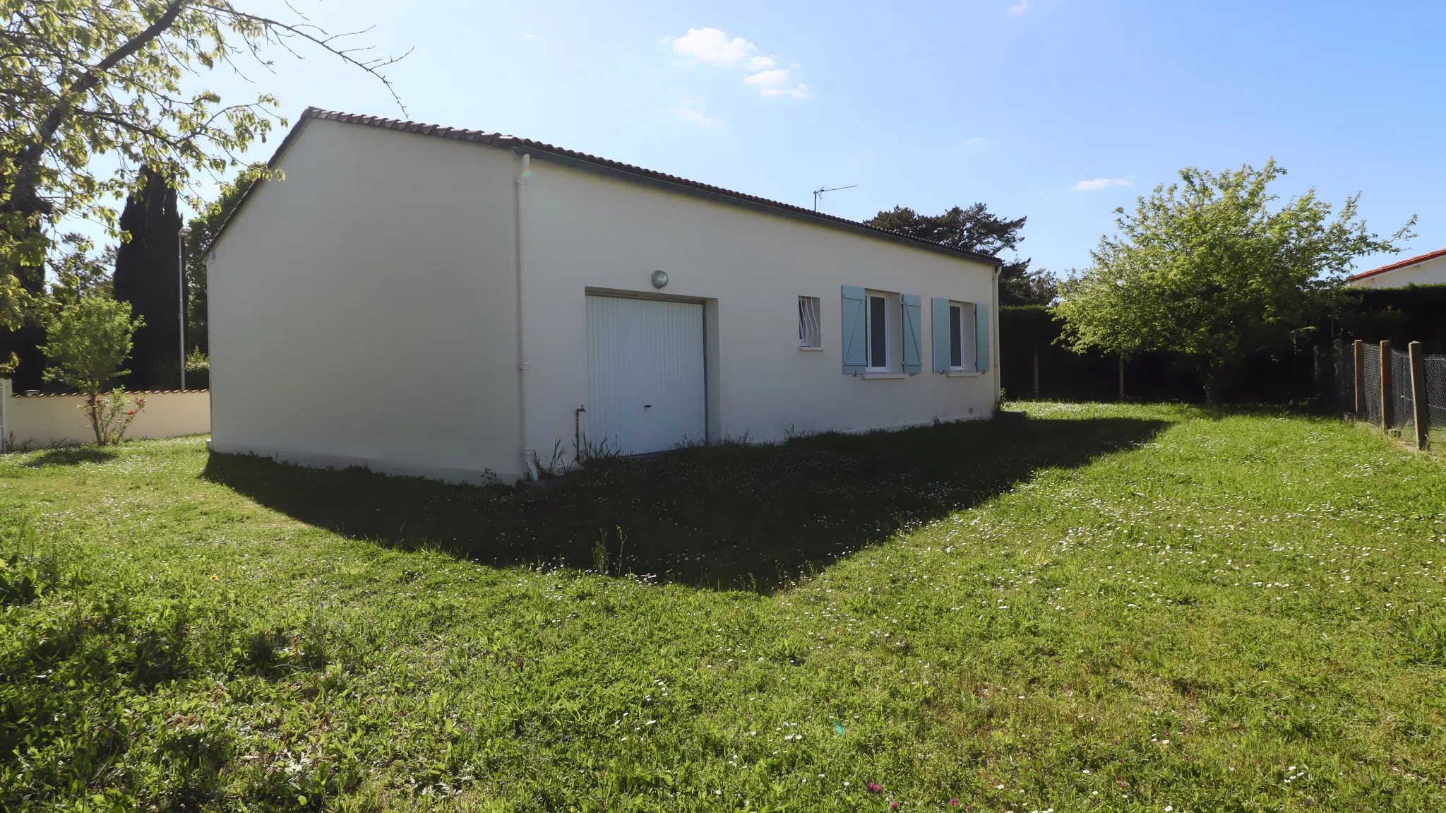 Maison de plain-pied à Médis, 3 chambres avec jardin et garage à vendre 