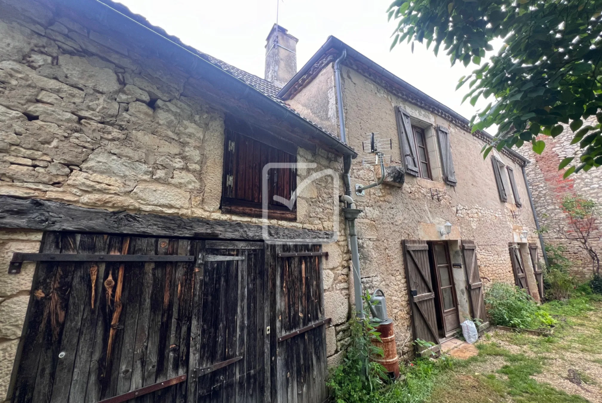 Maison de village en pierres à Cazoules à rénover 