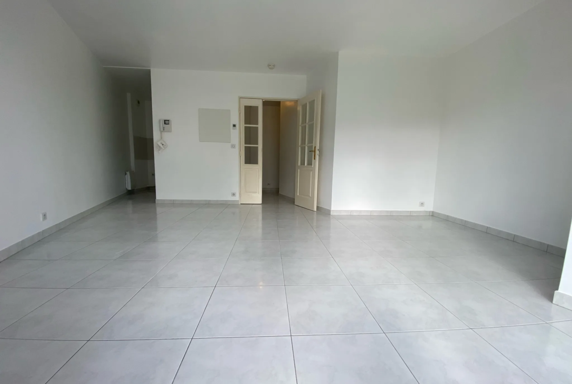 À vendre : Studio rénové de 33 m² à Morangis 