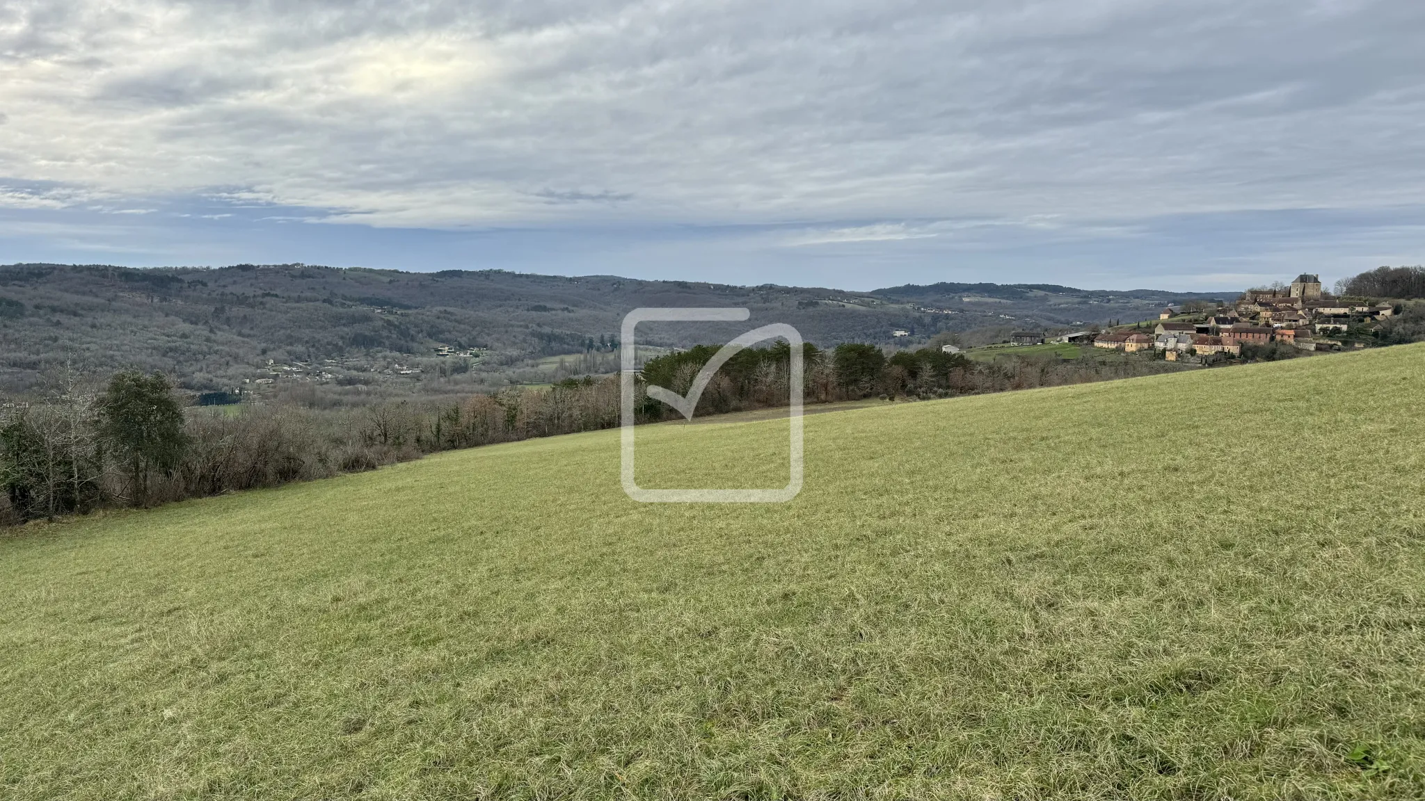 Terrain exceptionnel à vendre au cœur du Périgord Noir 