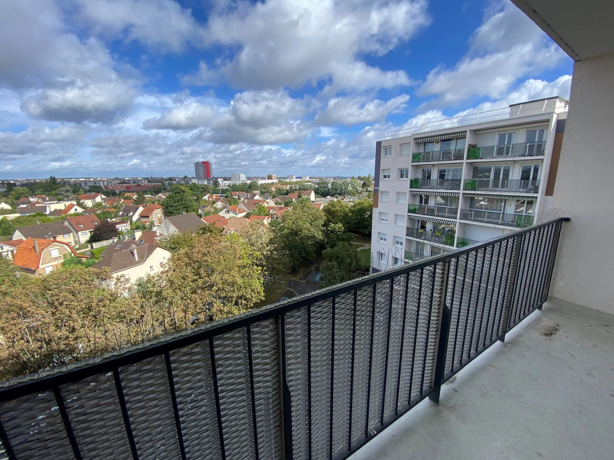 Appartement lumineux 2 pièces à Viry-Châtillon avec balcon et vue 