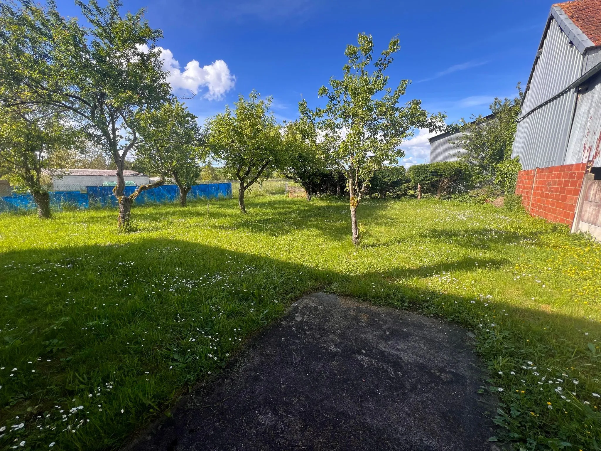 Jolie Maison Familiale de 3 Chambres à Laduz 