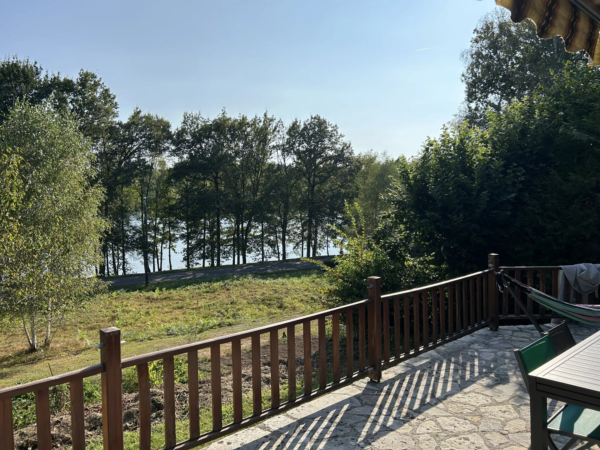 Maison à Marcillac-la-Croisille en Corrèze avec vue sur le lac 