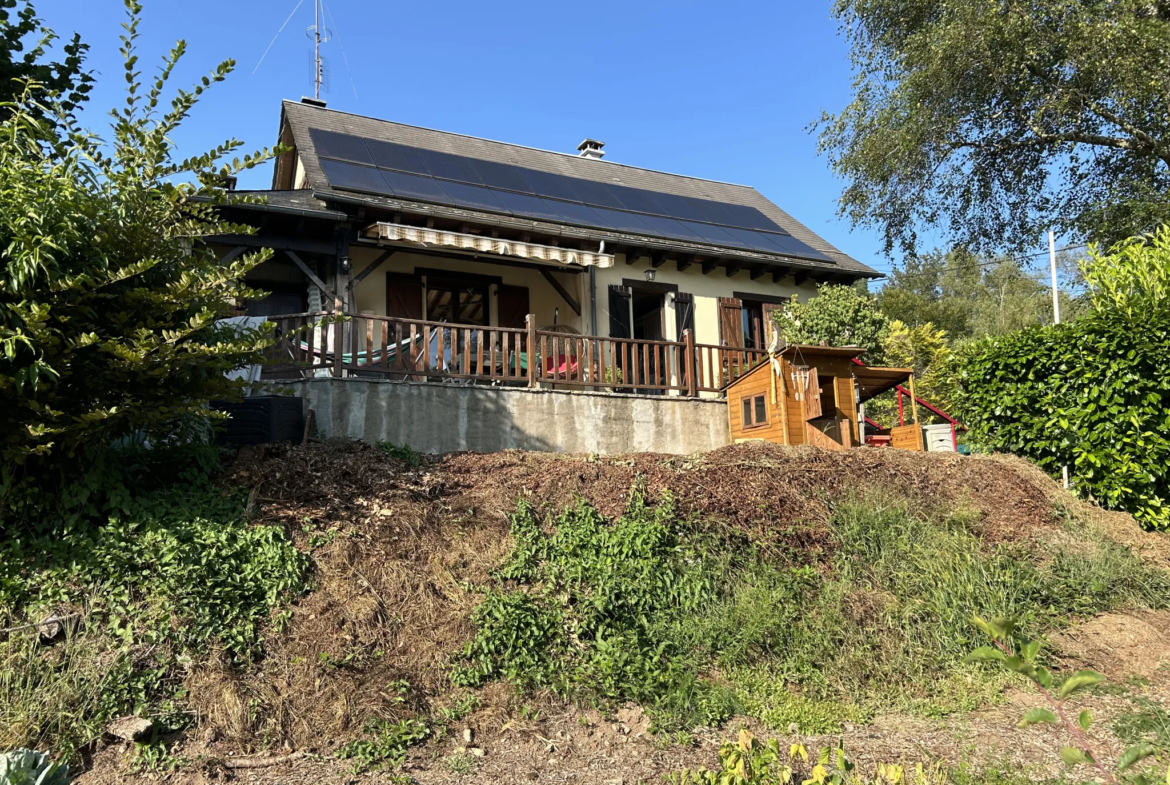 Maison à Marcillac-la-Croisille en Corrèze avec vue sur le lac 