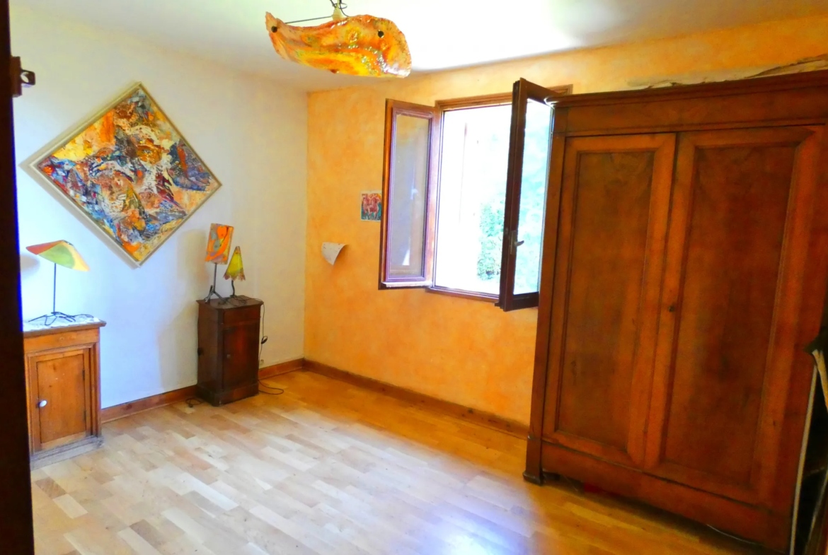 À vendre : Belle maison auvergnate en pierre à Aurillac 