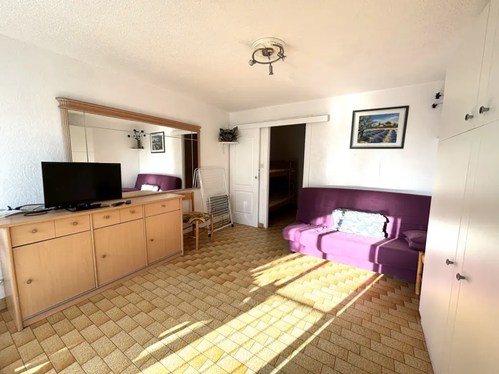 MONT SAINT MARTIN - STUDIO CABINE AVEC PARKING PRIVATIF à VENDRE