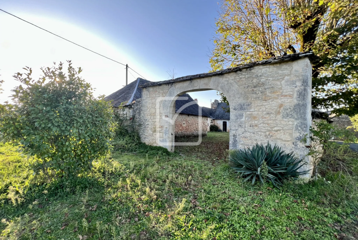 Corps de ferme avec dépendances à vendre à La Dornac 