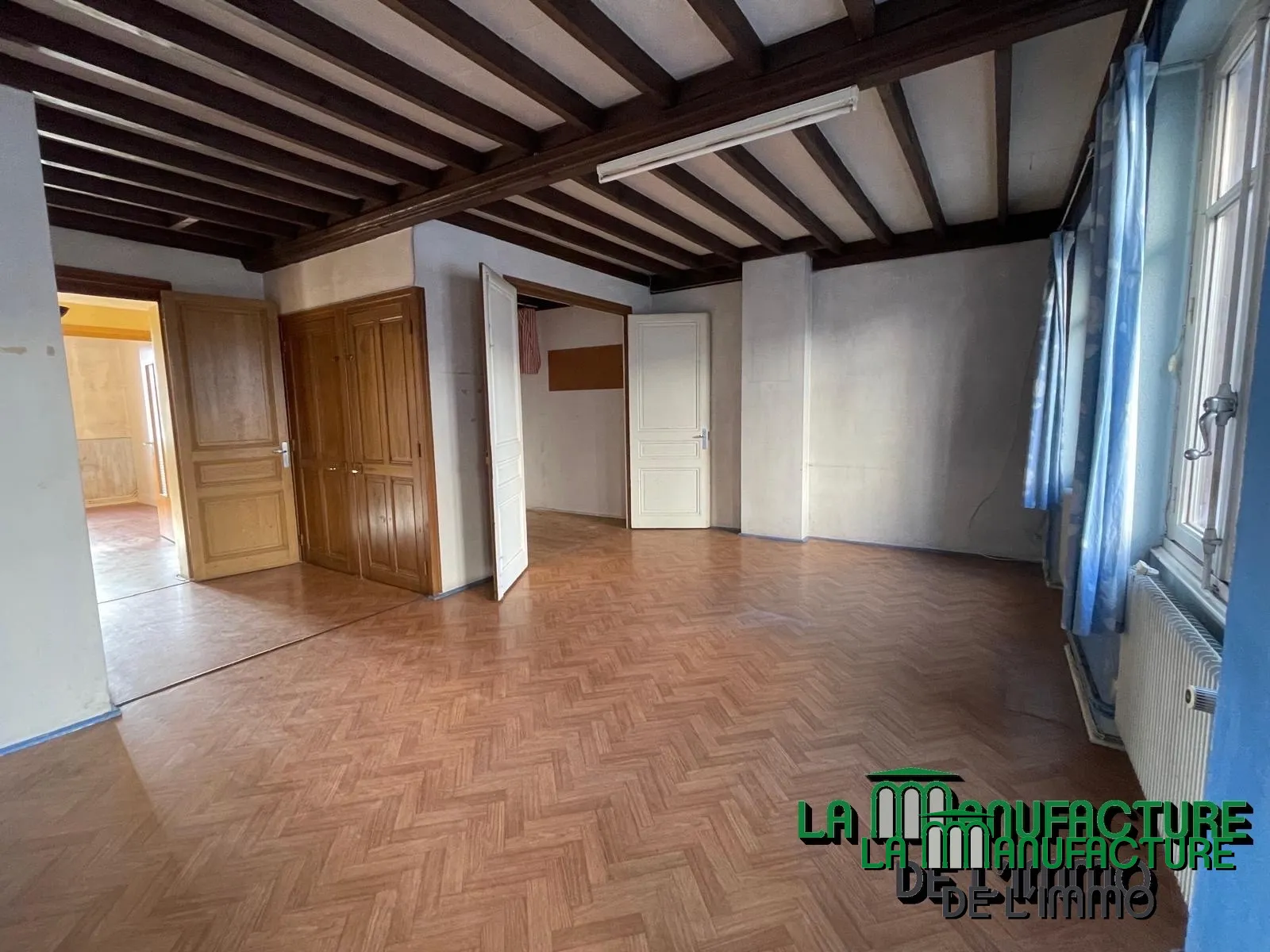 Appartement 115,42 m² Carrez + 27,93 m² hors Carrez à rénover à St-Etienne 