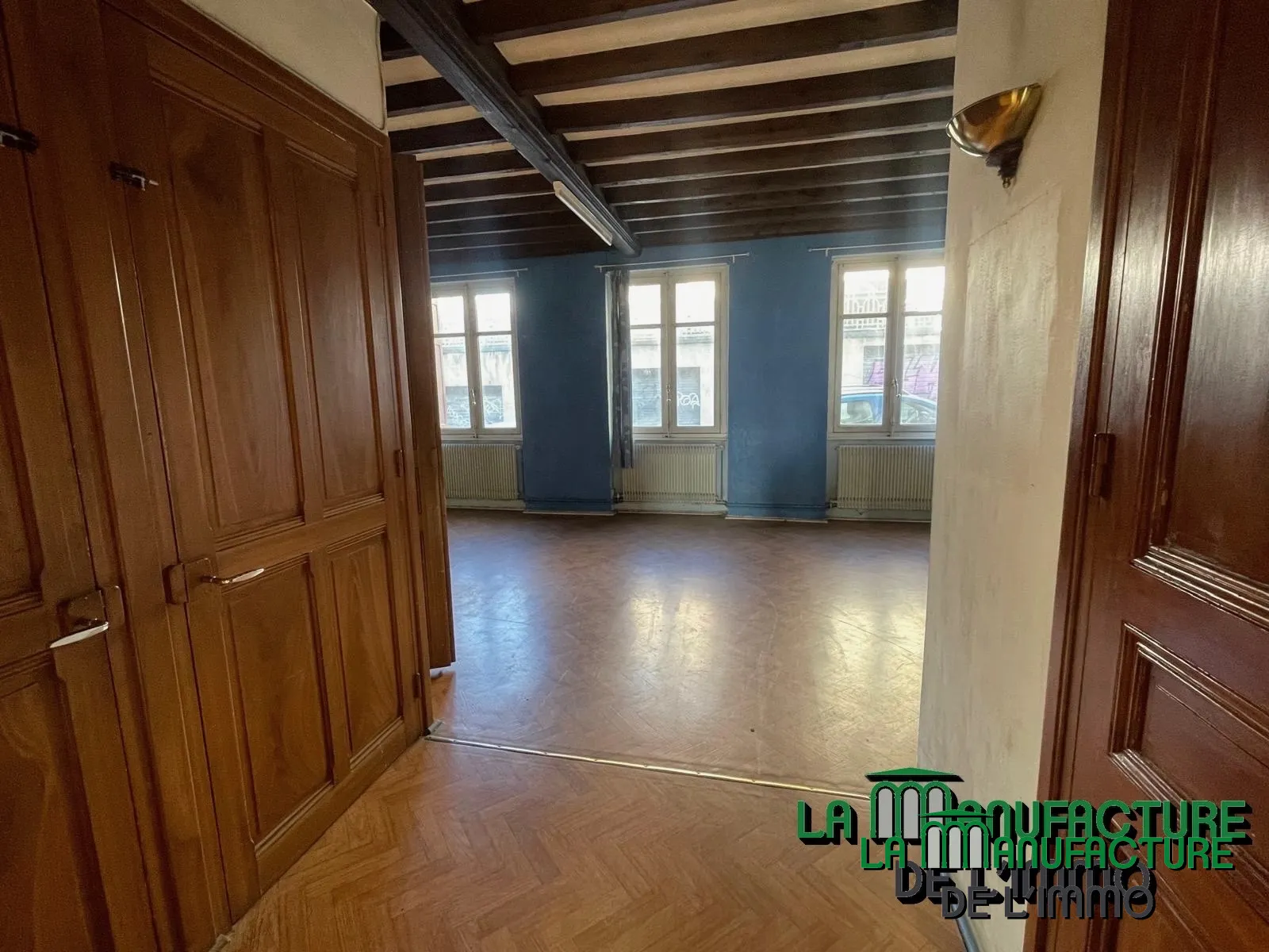 Appartement 115,42 m² Carrez + 27,93 m² hors Carrez à rénover à St-Etienne 