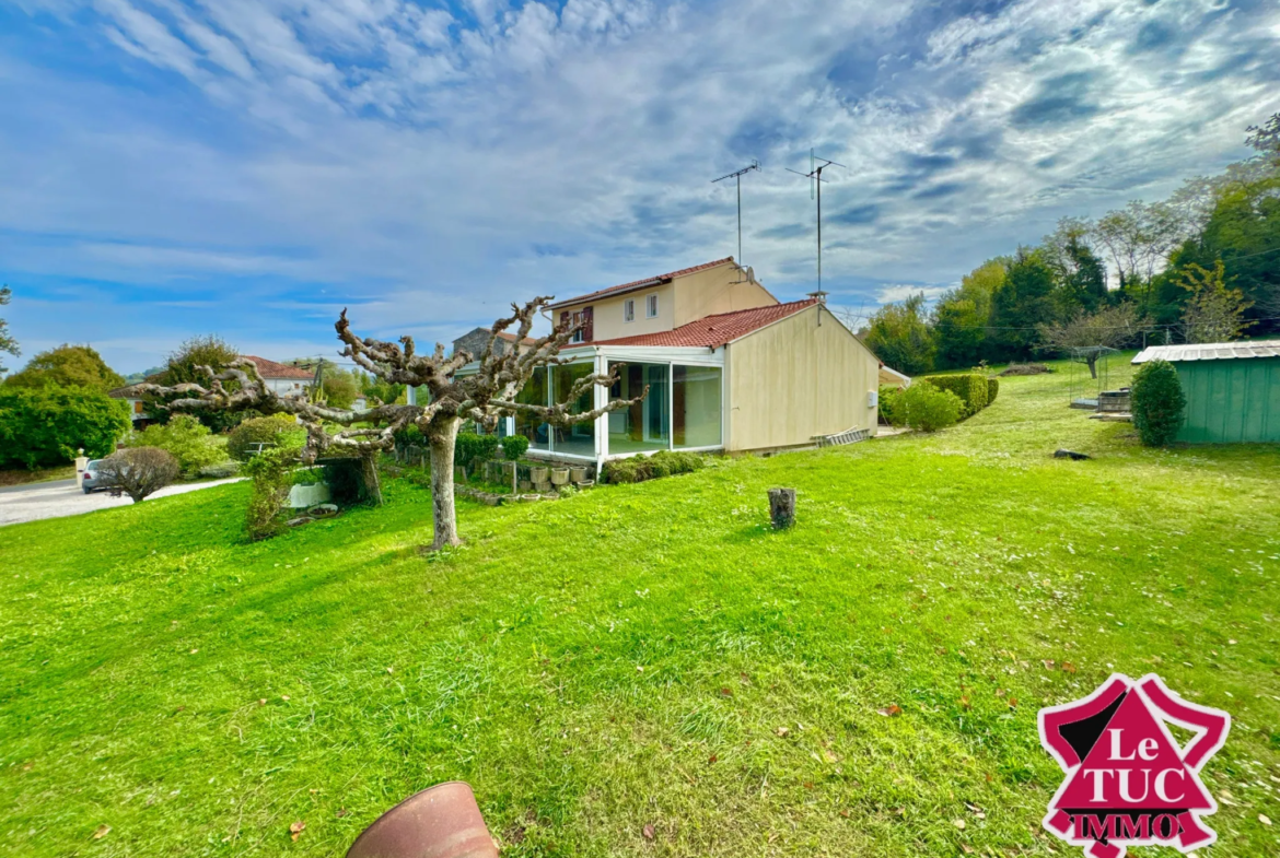 Maison 4 chambres et 3000 m2 de jardin à Penne d'Agenais 