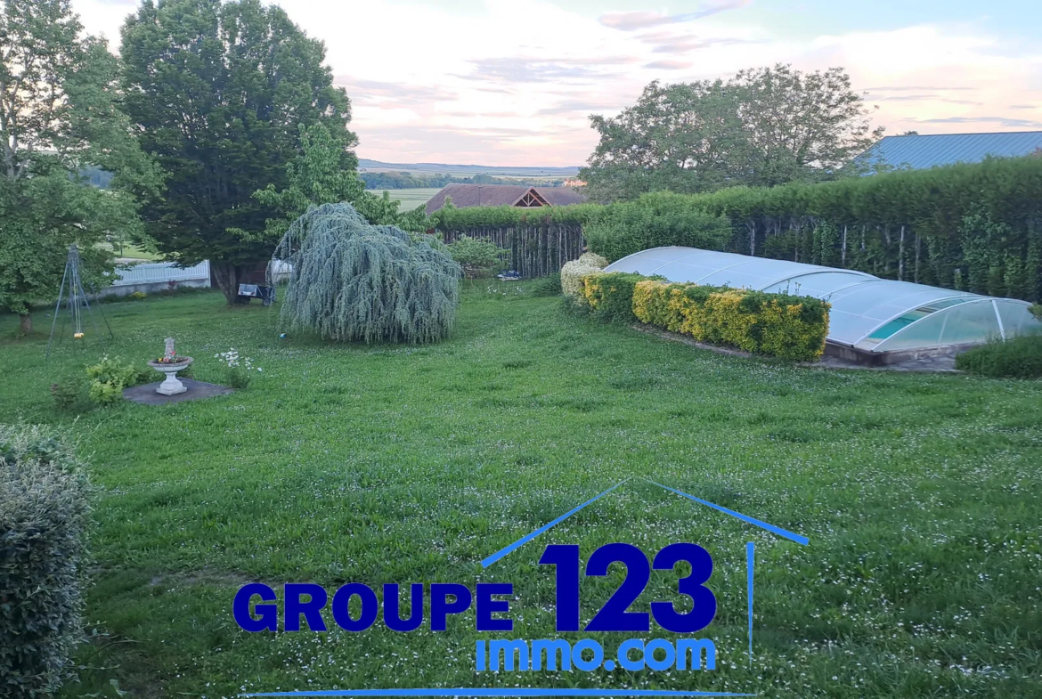 À vendre : maison familiale avec piscine à Champvallon, proche de Joigny 