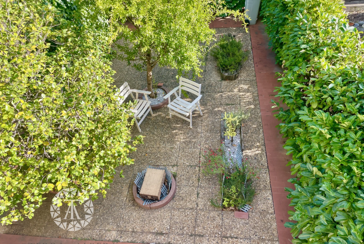 Charmante maison mitoyenne avec jardin et garage à Ceret 