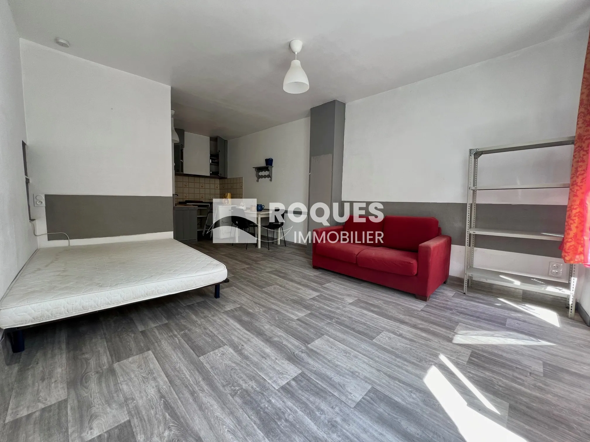 À vendre : Studio de 26 m² au centre-ville de Millau avec terrasse 