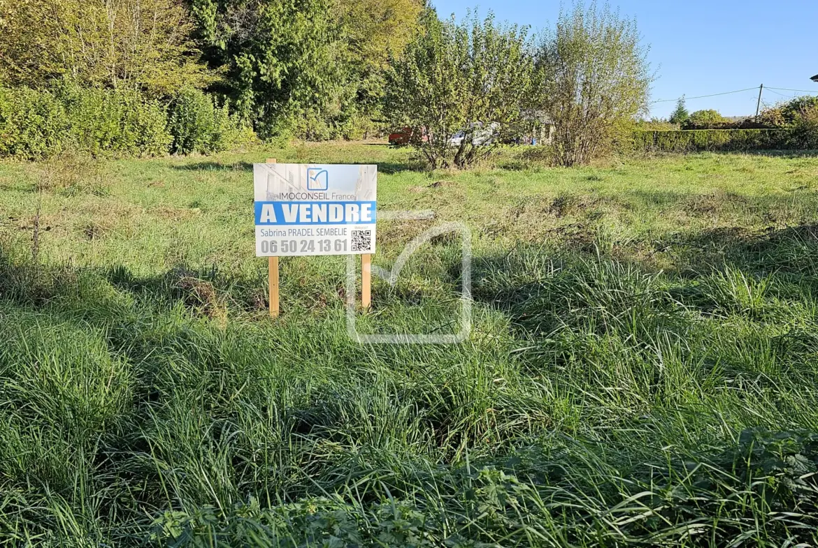 Terrain plat à bâtir à Lubersac - 16 000 € 