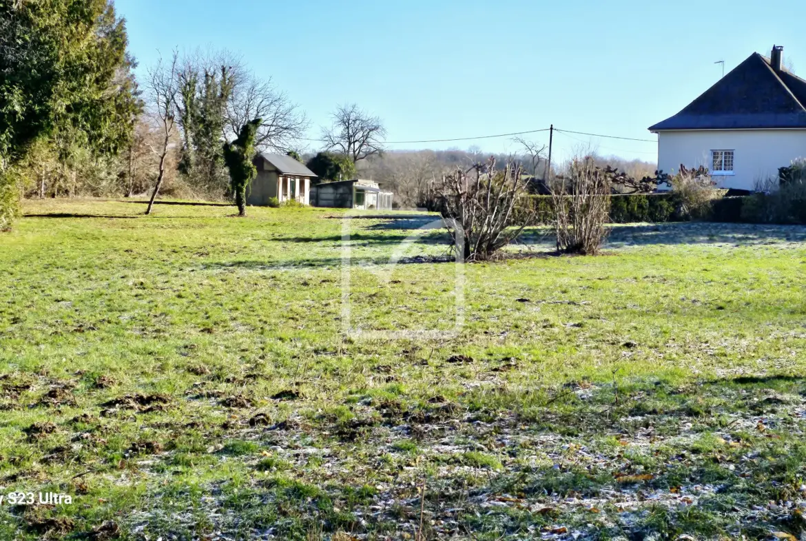 Terrain plat à bâtir à Lubersac - 16 000 € 