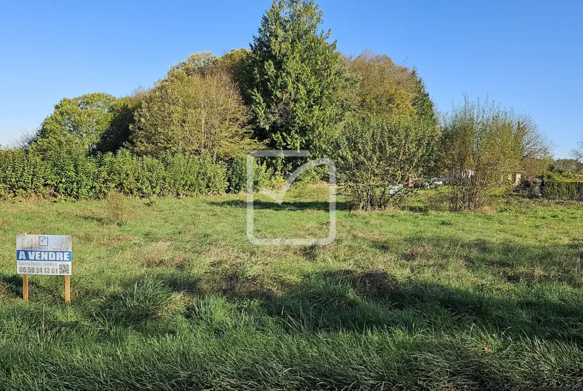 Terrain plat à bâtir à Lubersac - 16 000 € 