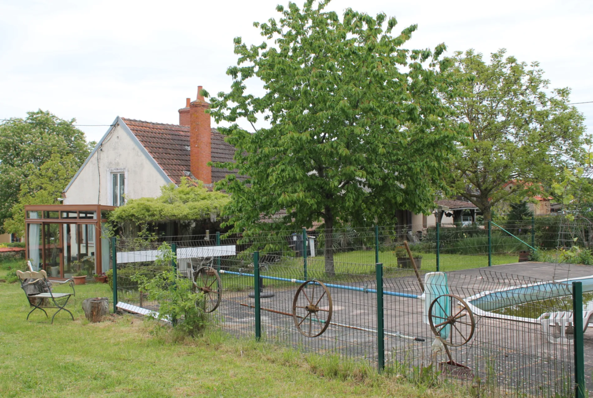 Fermette à rénover à Chateaumeillant avec jardin et grange 