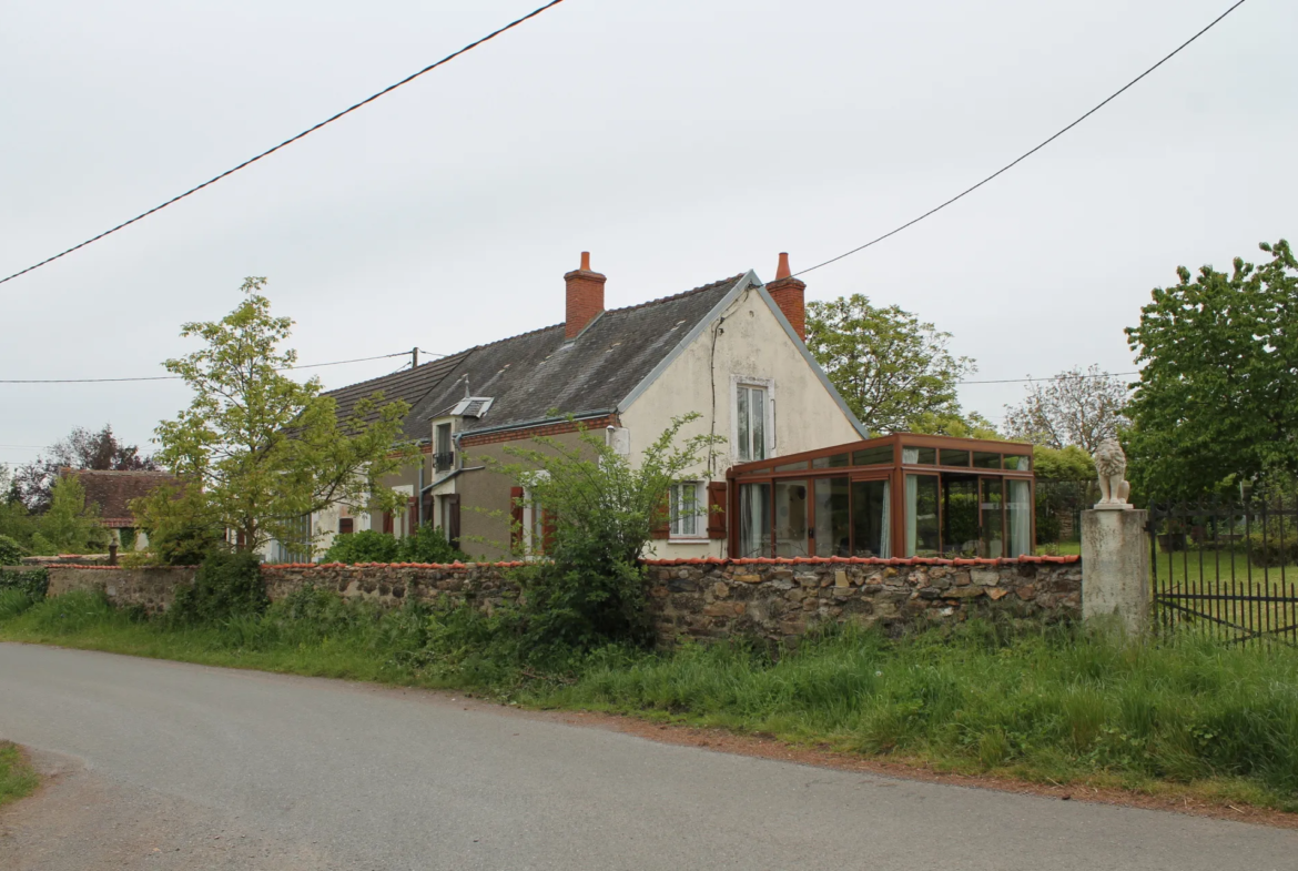 Fermette à rénover à Chateaumeillant avec jardin et grange 