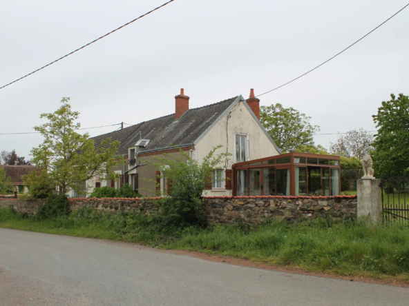 Fermette à rénover à Chateaumeillant avec jardin et grange