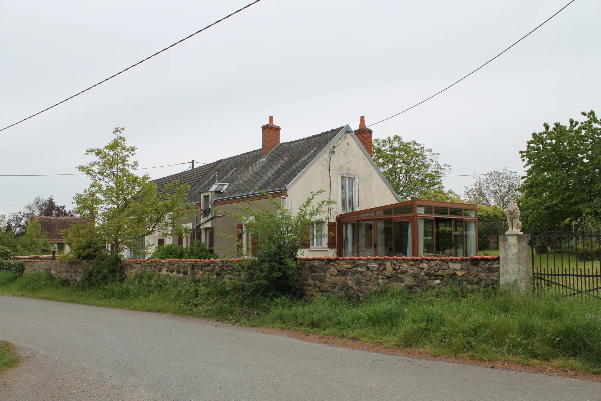 Fermette à rénover à Chateaumeillant avec jardin et grange 