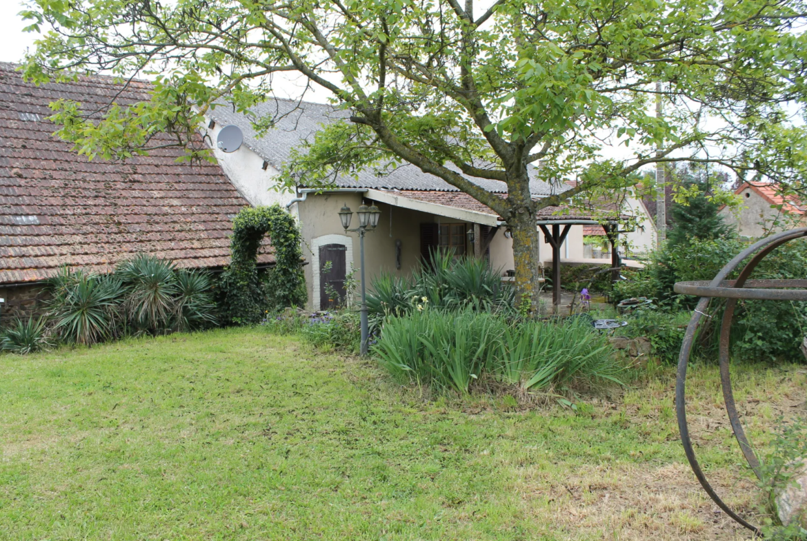 Fermette à rénover à Chateaumeillant avec jardin et grange 