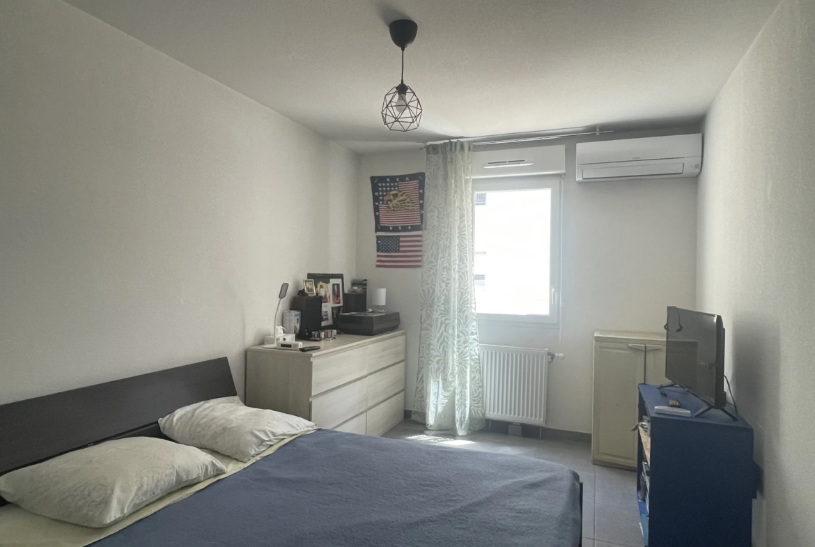 Appartement lumineux 2 pièces à vendre à Toulon avec parking 