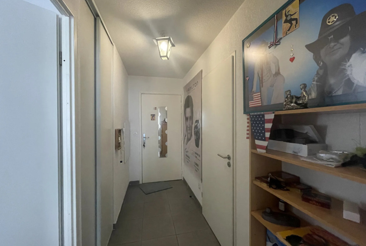 Appartement lumineux 2 pièces à vendre à Toulon avec parking 