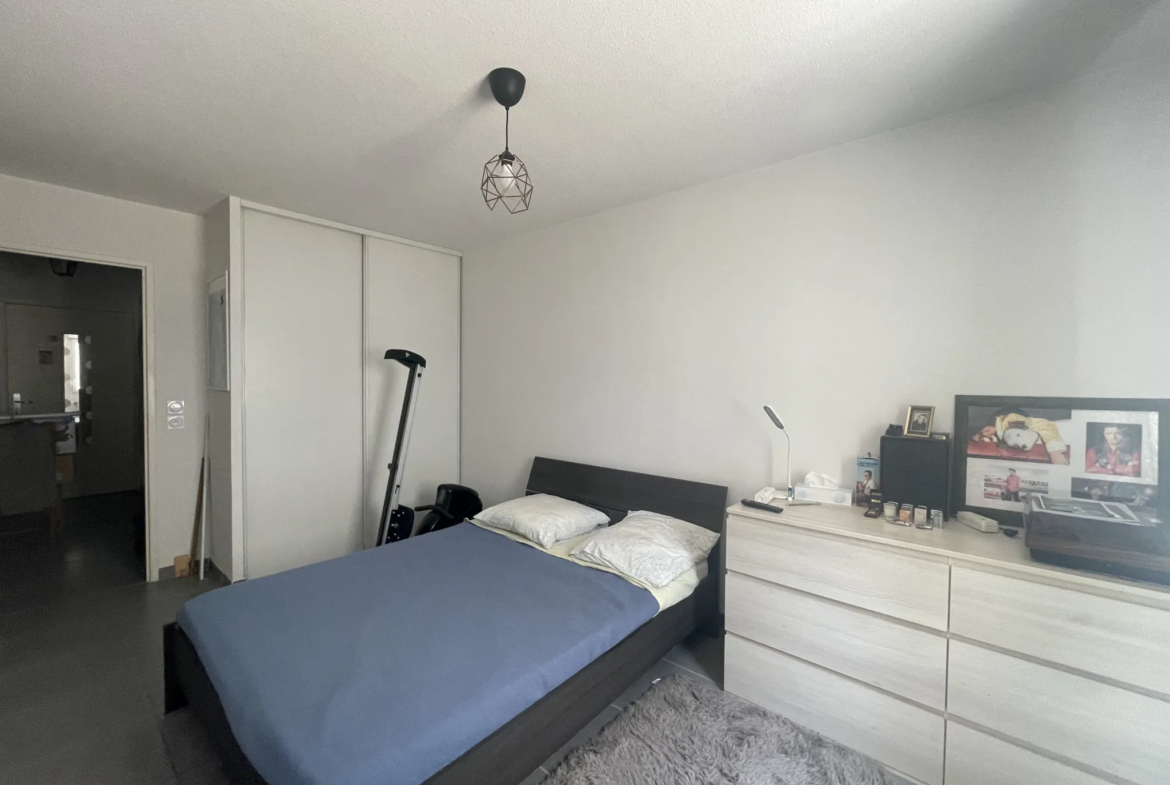 Appartement lumineux 2 pièces à vendre à Toulon avec parking 