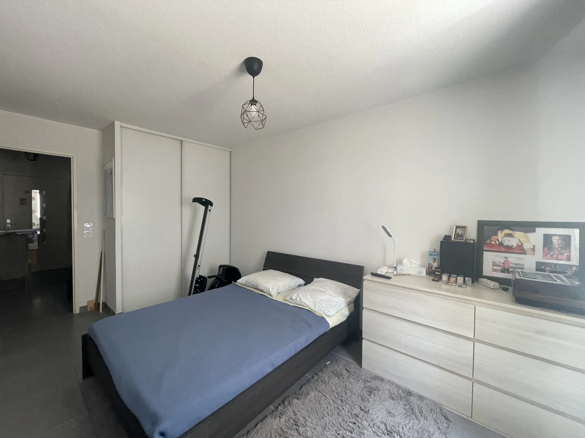 Appartement lumineux 2 pièces à vendre à Toulon avec parking 