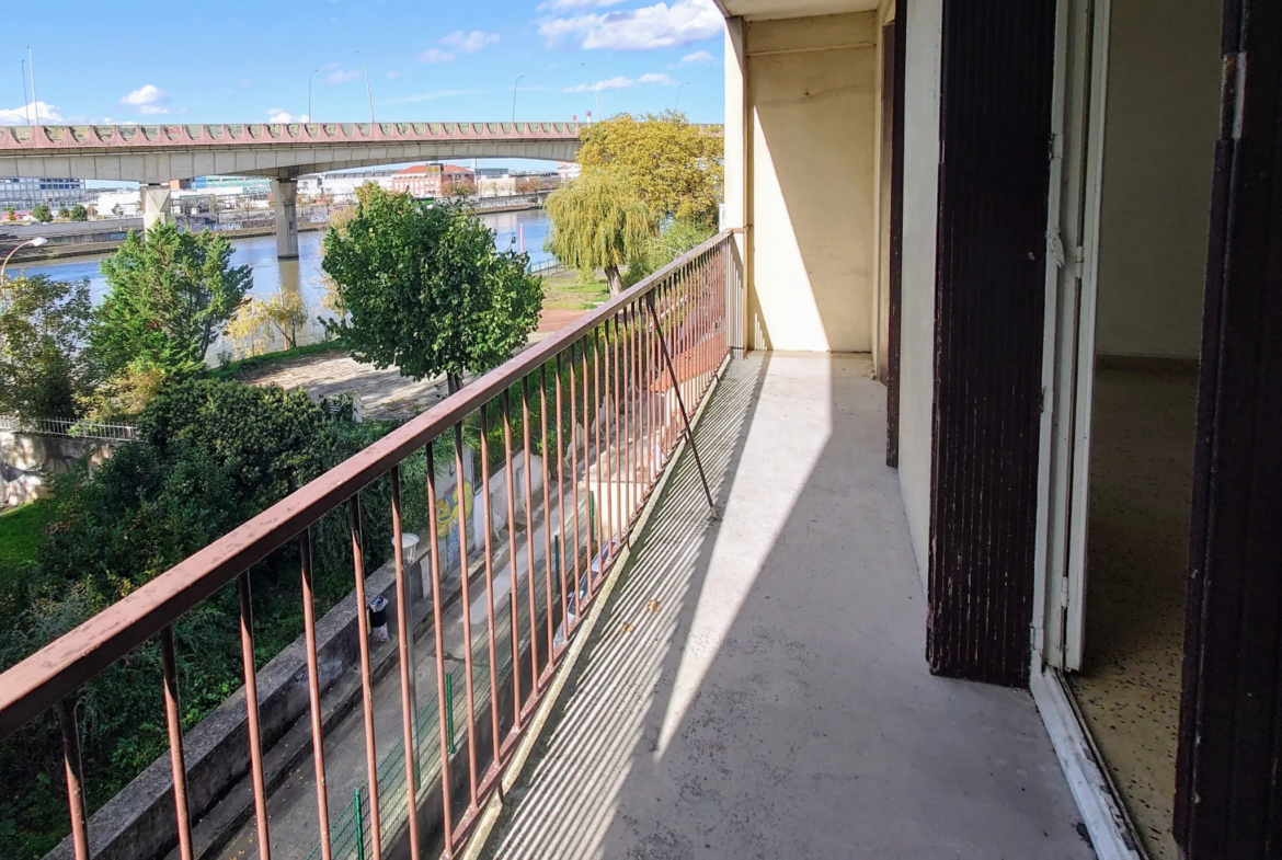 À vendre : Appartement 4 pièces avec vue sur la Seine à Choisy-le-Roi 