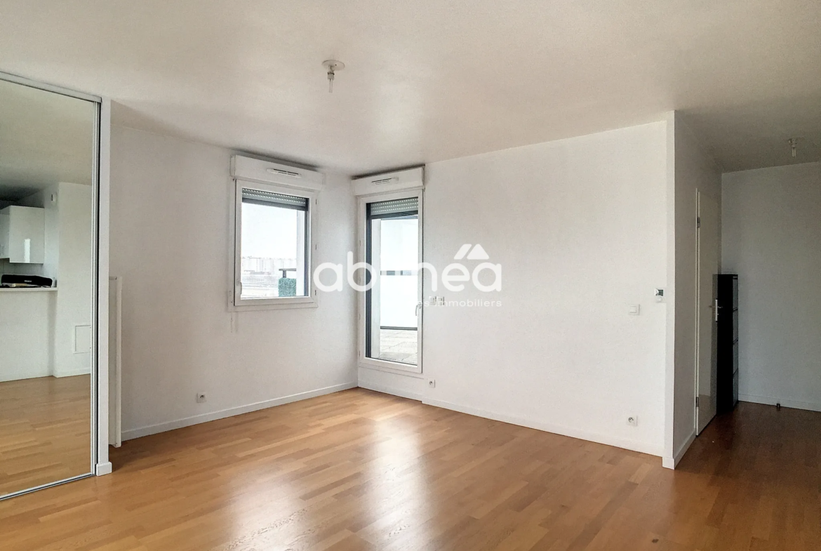 Studio à vendre avec terrasse et vue sur la Seine à Choisy-le-Roi 