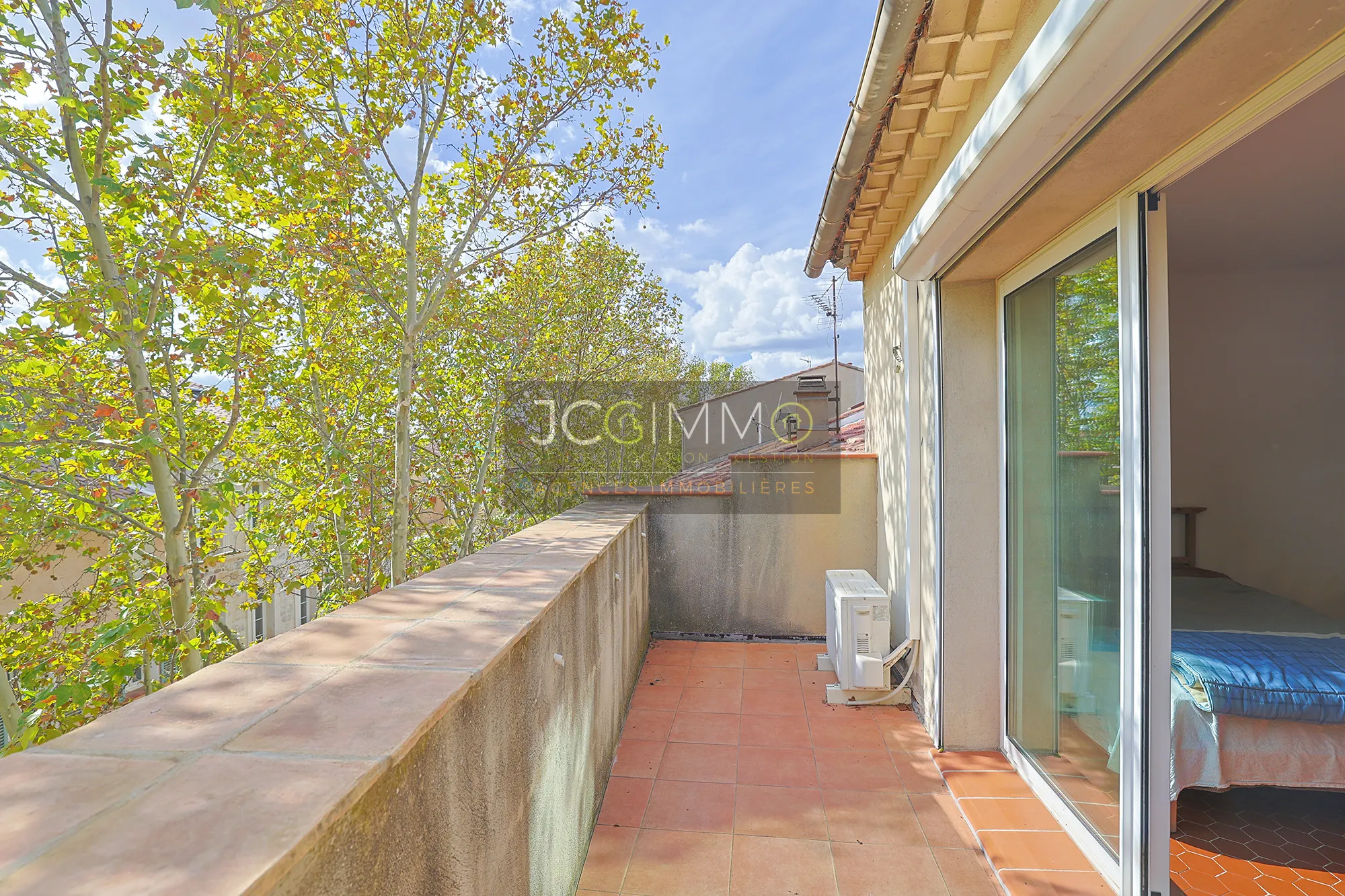 Maison de village T6 avec Terrasse, Garage, et Balcon à Puget-Ville 