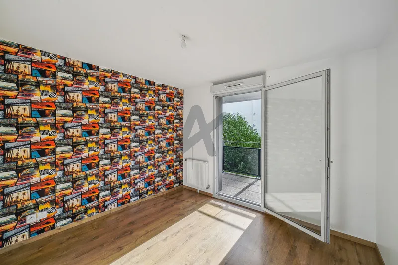 Appartement T3 à vendre à Villeurbanne - 65 m² avec balcon et garage 