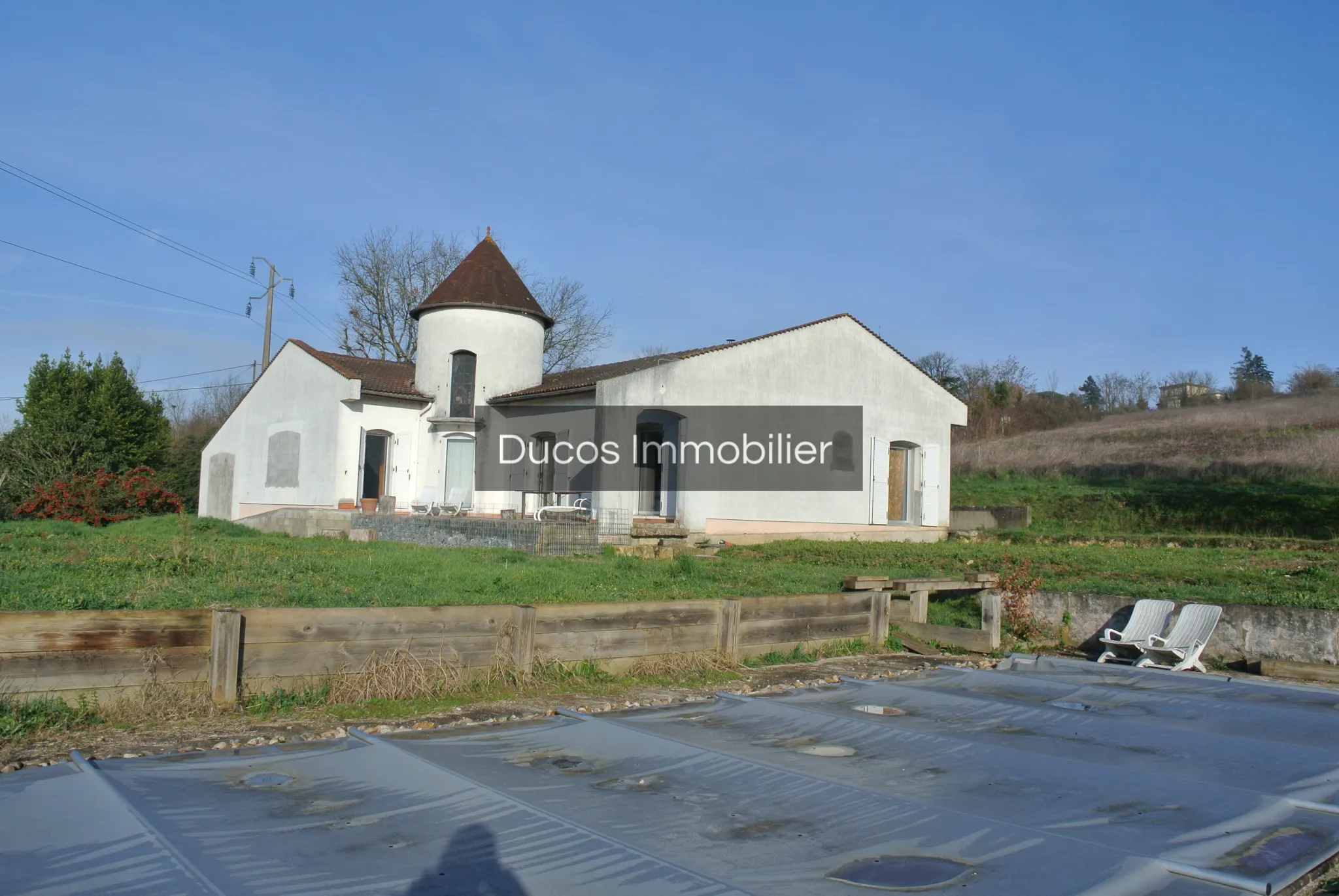 Maison à réhabiliter sur 2446 m² avec piscine à Beaupuy 