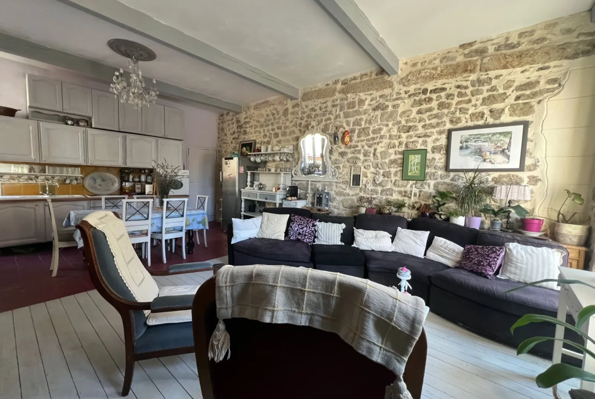 Maison de village au cœur de Mornas - 235 000 € 