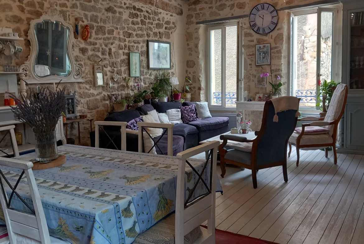 Maison de village au cœur de Mornas - 235 000 € 