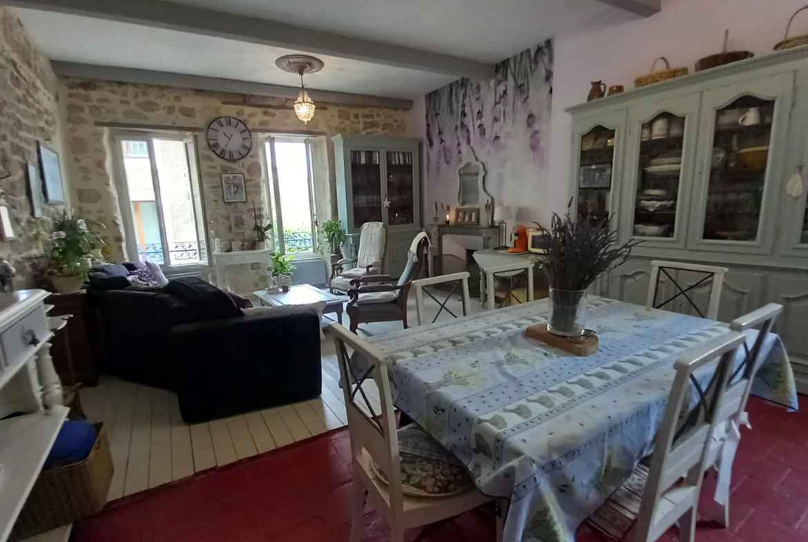 Maison de village au cœur de Mornas - 235 000 € 