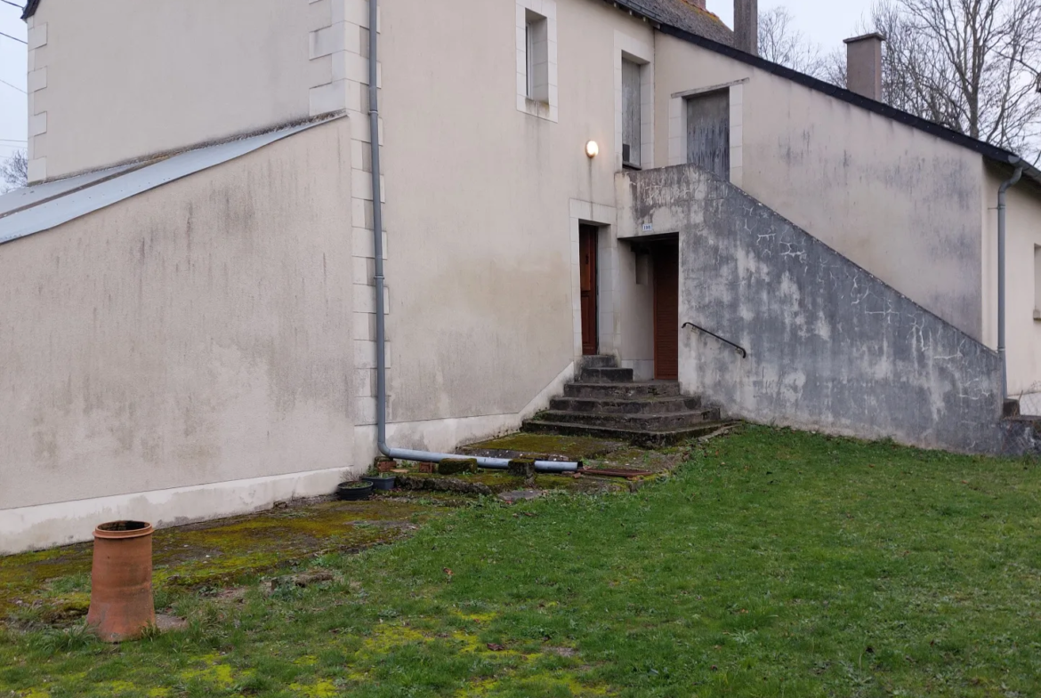 Maison en bord de Loire avec dépendances à St Georges sur Loire 