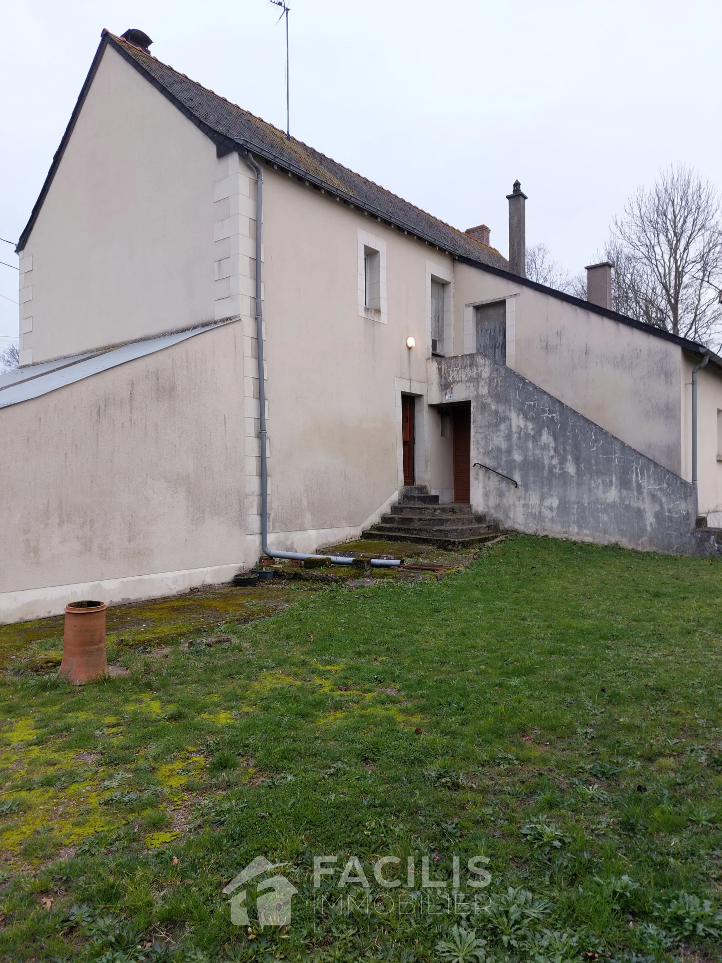 Maison en bord de Loire avec dépendances à St Georges sur Loire 