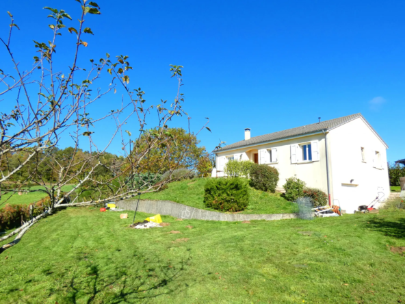 Maison de plain-pied sur sous-sol total avec belle vue à Aurillac