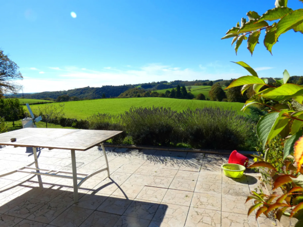 Maison de plain-pied sur sous-sol total avec jolie vue à Aurillac