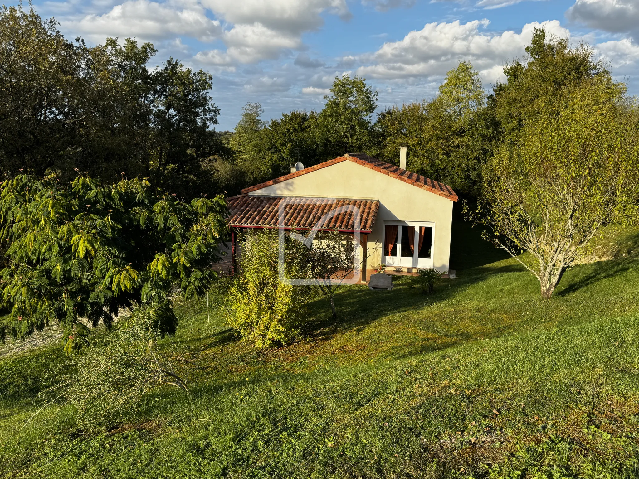 Charmant Pavillon Contemporain à Frayssinet avec Terrain Arboré 