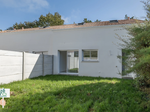 Maison Neuve à Saint-Colomban de 99 m² avec Jardin