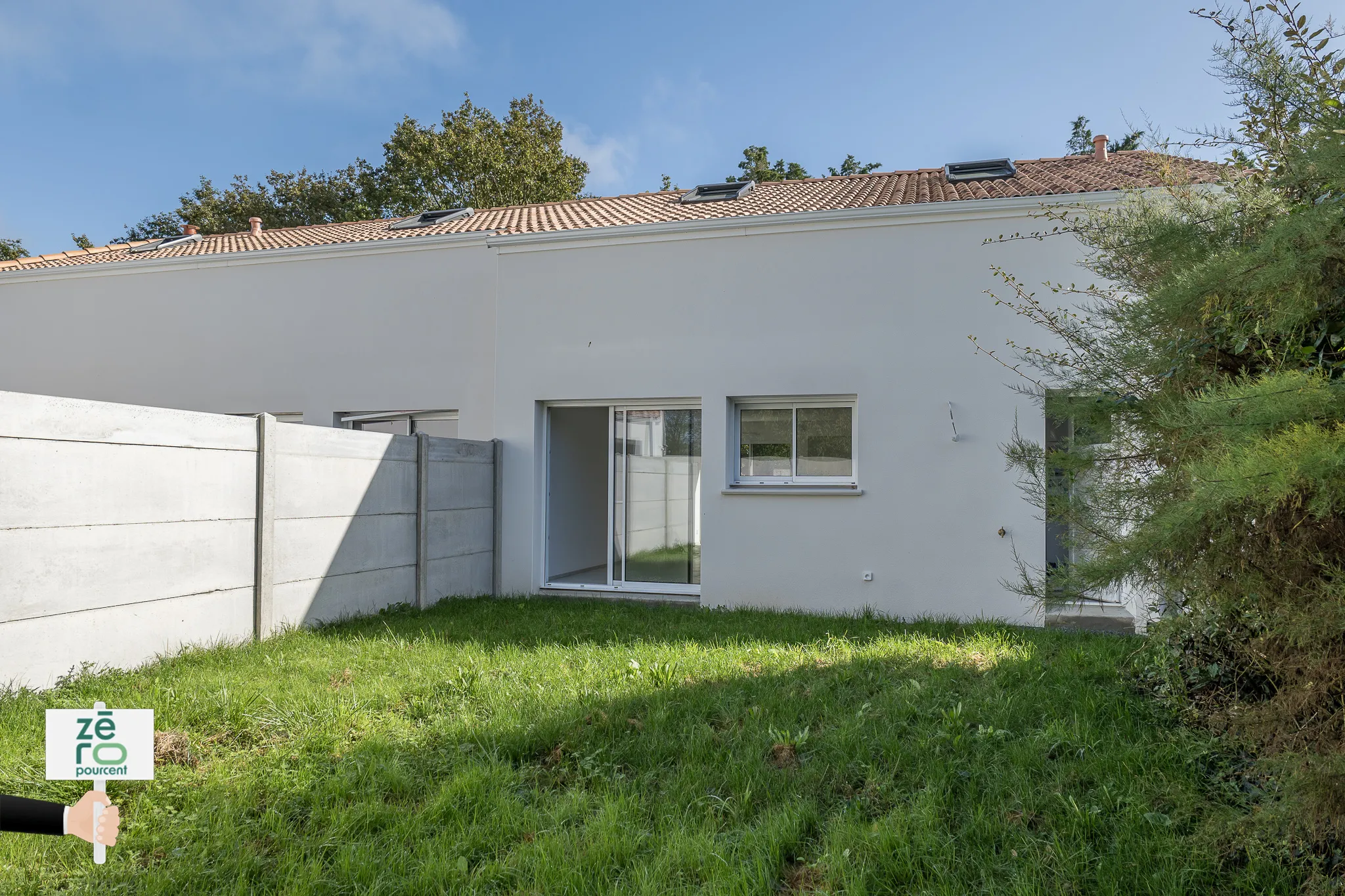 Maison Neuve à Saint-Colomban de 99 m² avec Jardin 