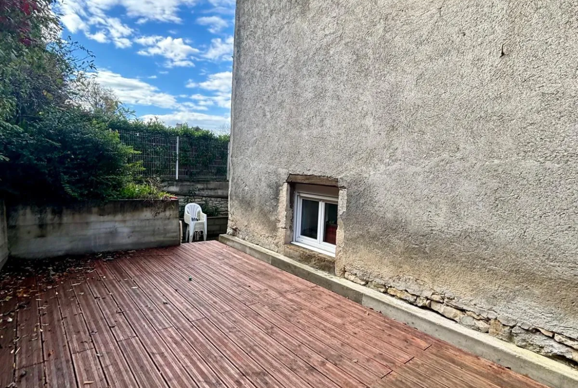 Maison rénovée avec 3 chambres à Chalèze, Doubs 