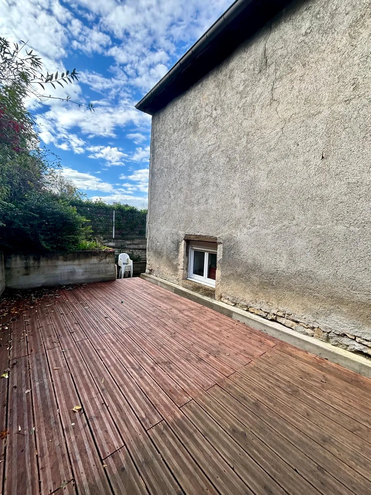 Maison rénovée avec 3 chambres à Chalèze, Doubs 