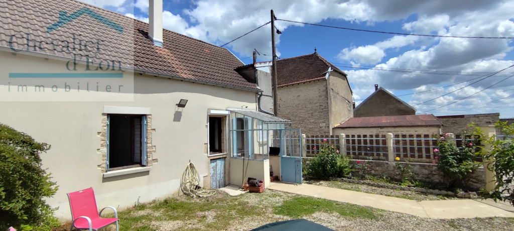 Maison de village à Sennevoy le Haut avec jardin et grenier aménageable