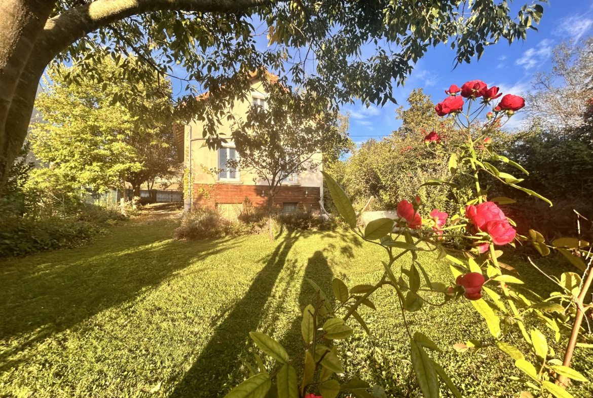 Maison rénovée à vendre à Clermont-Ferrand - 92 m², 3 chambres, terrain de 418 m² 