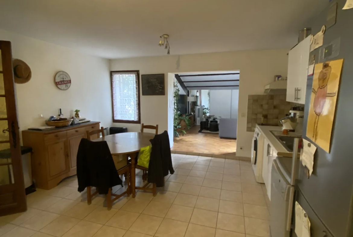 Appartement lumineux de 90 m² à Chateauneuf-de-Gadagne avec terrasse 